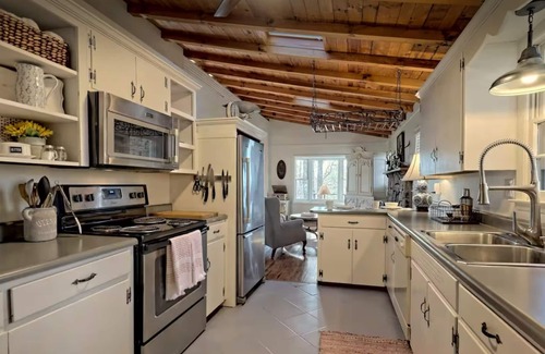 Highlands Cabin | Highlands Close-to-Town Cabin, Pet-Friendly