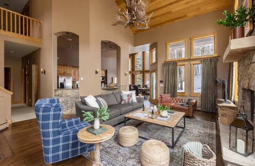 Vail Cabin | Highline by AvantStay | Breathtaking Mountain Home w/Hot Tub & Views