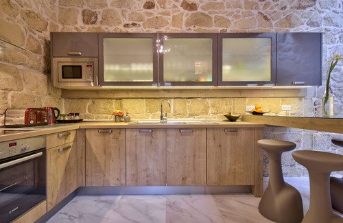 Ħal Bisbut House | Highly Renovated Ta Rozamari Character House With Pool And Hot Tub