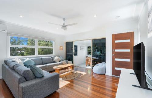Urangan House | 'Highview' Queensland Coastal Charm steps from Beach