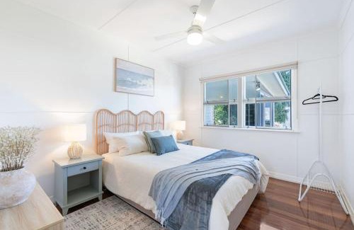 Urangan House | 'Highview' Queensland Coastal Charm steps from Beach