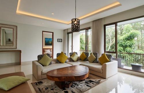 Bandung Villa | Hikari Hill View Villa 7 bedrooms with a private swimming pool and Billiard