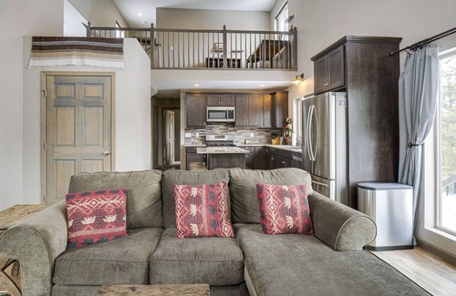 Grand Lake Cottage | Hike + Ski: Grand Lake Cabin w/Mtn-view Deck