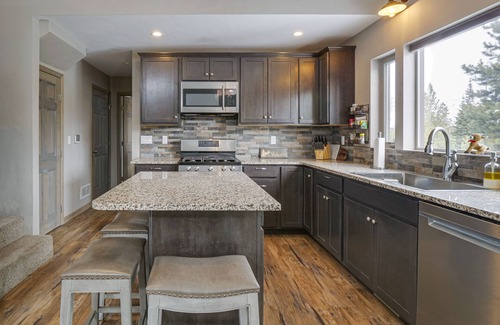 Grand Lake Cottage | Hike + Ski: Grand Lake Cabin w/Mtn-view Deck