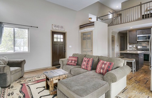 Grand Lake Cottage | Hike + Ski: Grand Lake Cabin w/Mtn-view Deck