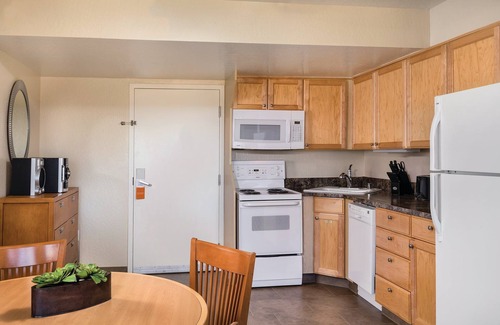 Downtown Reno Resort | Hiking in the Sierra Nevadas and skiing at Lake Tahoe!