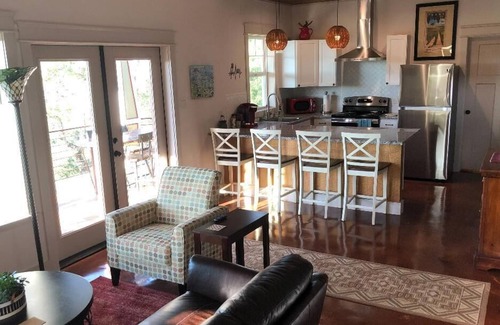 Bulverde House | Hill Country Bungalow. Short drive to Guadalupe State Park.