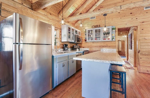 Wimberley Cabin | Hill Country Log Cabin Near Wimberley | Hot Tub, Fire Pit & Scenic Views