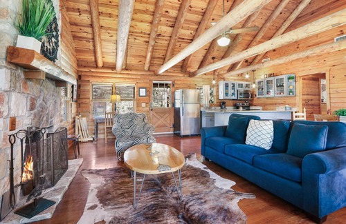 Wimberley Cabin | Hill Country Log Cabin Near Wimberley | Hot Tub, Fire Pit & Scenic Views