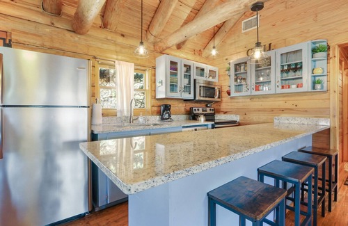 Wimberley Cabin | Hill Country Log Cabin Near Wimberley | Hot Tub, Fire Pit & Scenic Views