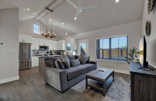 Fredericksburg Condo | Hill Country Wine Hideaway