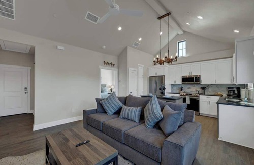 Fredericksburg Condo | Hill Country Wine Hideaway