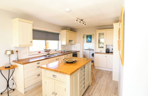 Clonakilty Cottage | HILL CREST, family friendly in Rosscarbery, County Cork