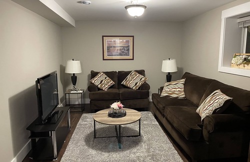 Torbay Apartment | Hill Side Suites - Beautiful bright Apt 10 mins from airport!