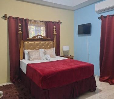 Runaway Bay Bed & Breakfast | Hill view Vacational Rental