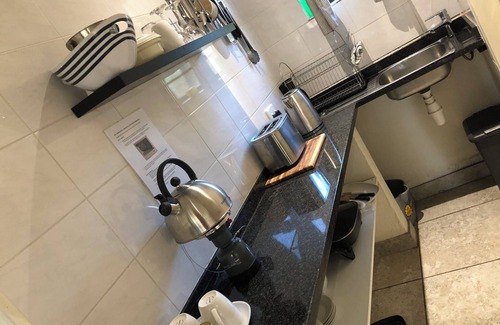 Greater Johannesburg Metropolitan Area Apartment | Hills and Dales Accommodation