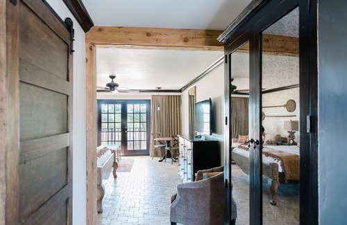 Castroville Hotel | Hillside Boutique Hotel