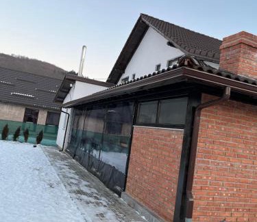 Vama Buzaului House | Hillside Chalet