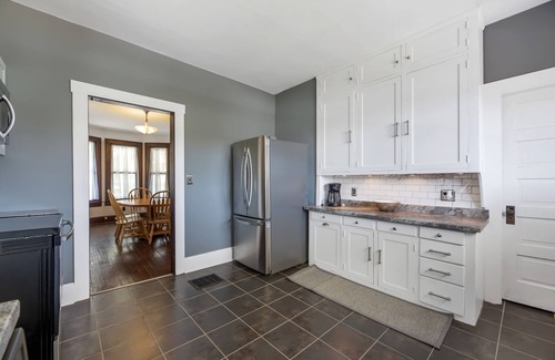 Logan House | Hillside Escape.your home away from home!