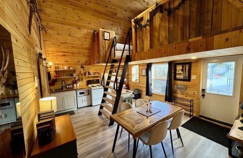 Waterford Cabin | Hillside Haven 1 Bedroom with Hot Tub