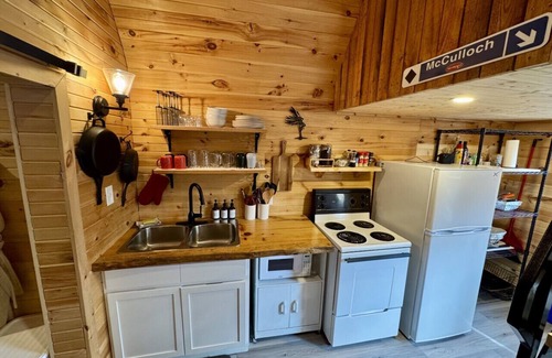 Waterford Cabin | Hillside Haven 1 Bedroom with Hot Tub