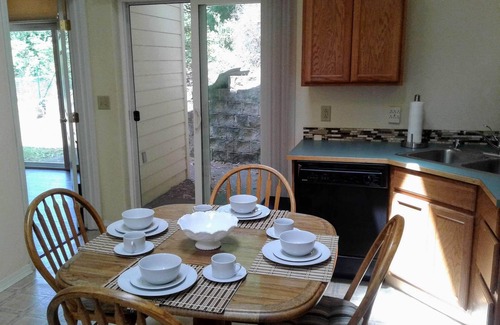 North Bend Cottage | Hilltop cottage, beautiful views.10% discount on weekly & 20% on monthly stays.