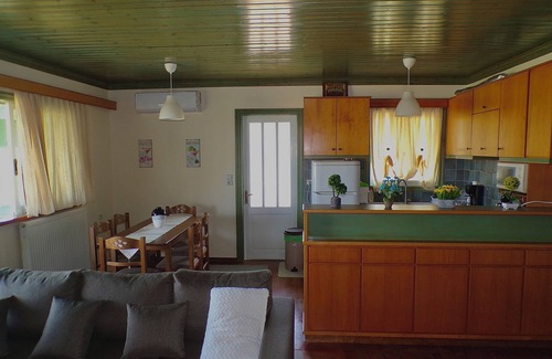 Lefkas House | Hilltop Hideaway Minutes from Nidri – Slow Living Above the Sea