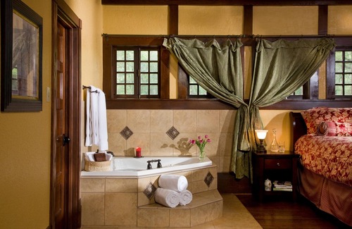 Hot Springs Bed & Breakfast | Hilltop Manor Bed and Breakfast