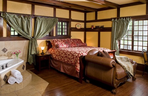 Hot Springs Bed & Breakfast | Hilltop Manor Bed and Breakfast