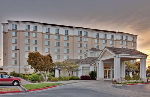 The East Side Hotel | Hilton Garden Inn San Francisco Airport North