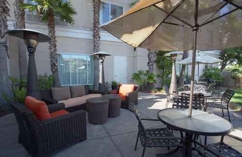 The East Side Hotel | Hilton Garden Inn San Francisco Airport North