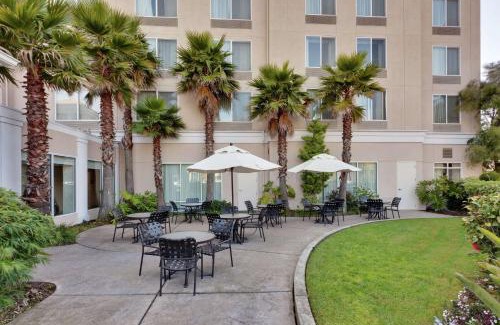 The East Side Hotel | Hilton Garden Inn San Francisco Airport North