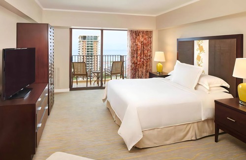 Waikiki Resort | Hilton Hawaiian Village - Many Dates Available!