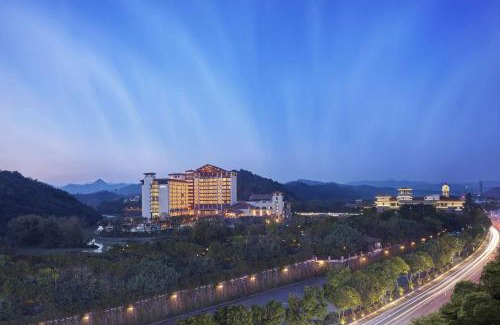 Longmen County Resort | Hilton Huizhou Longmen Resort