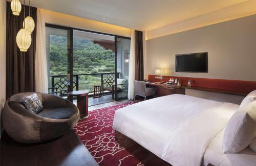 Mainling County Hotel | Hilton Linzhi Resort