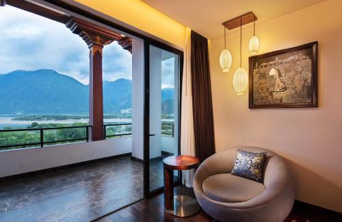 Mainling County Hotel | Hilton Linzhi Resort