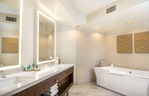 Camelback East Resort | Hilton Phoenix Resort at the Peak