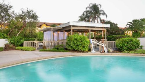 Carver City - Lincoln Gardens Hotel | Hilton Tampa Airport Westshore