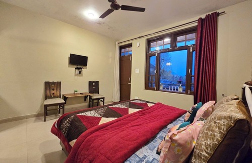 Naddi Bed & Breakfast | Himalayan Horizon and Cafe