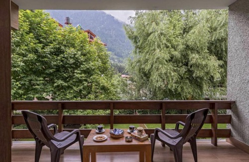 Manali Cabin | Himalayan Mansion Luxury Villa by the Mall Manali