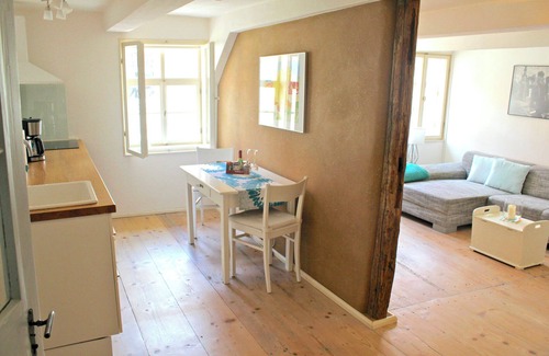 Quedlinburg Apartment | ⭐️ himmlischer Hof - relaxation in a listed building from 1477, 2 pax, 55m², fireplace/terrace/P