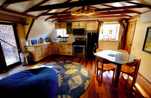 Midpines Cottage | Hippie Barn Studio in upper floor near Highway 140 towards Yosemite