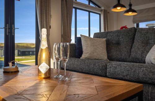 Penally House | Hiraeth - Luxury Lodge with Hot Tub, Close to Beach