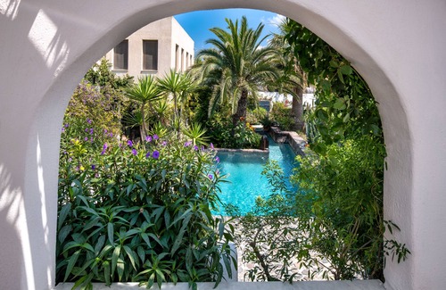 Megalochori House | Hiraeth: Serene house for 2 with pool and garden in Santorini