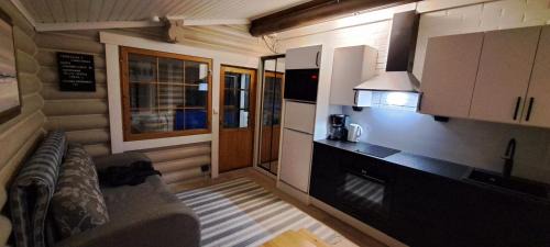 Karijoki Resort | Hirsimökki ja makuuaitta