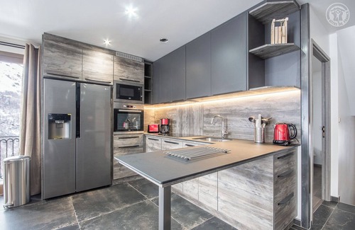 Praranger House | Hislianie - LES Belleville