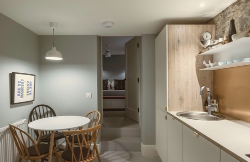 South Queensferry House | Historic 1600s townhouse in South Queensferry with Forth Bridge views and easy Edinburgh access.