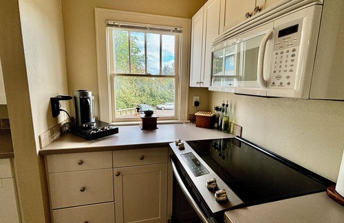 Eugene House | Historic 1928 Craftsman near University of Oregon 4 bedroom and 2 full baths