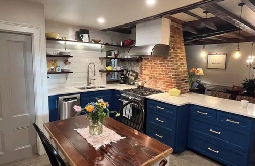 Bristol Apartment | Historic Apartment in Bristol R.I.