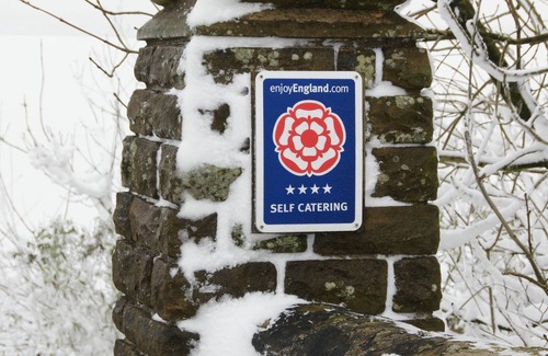 Longnor Cottage | Historic Barn With Breathtaking Views Over Derbys/Staffs Border. Pet Friendly